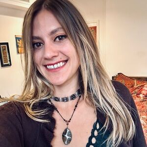 Meet your Posher, Alexis